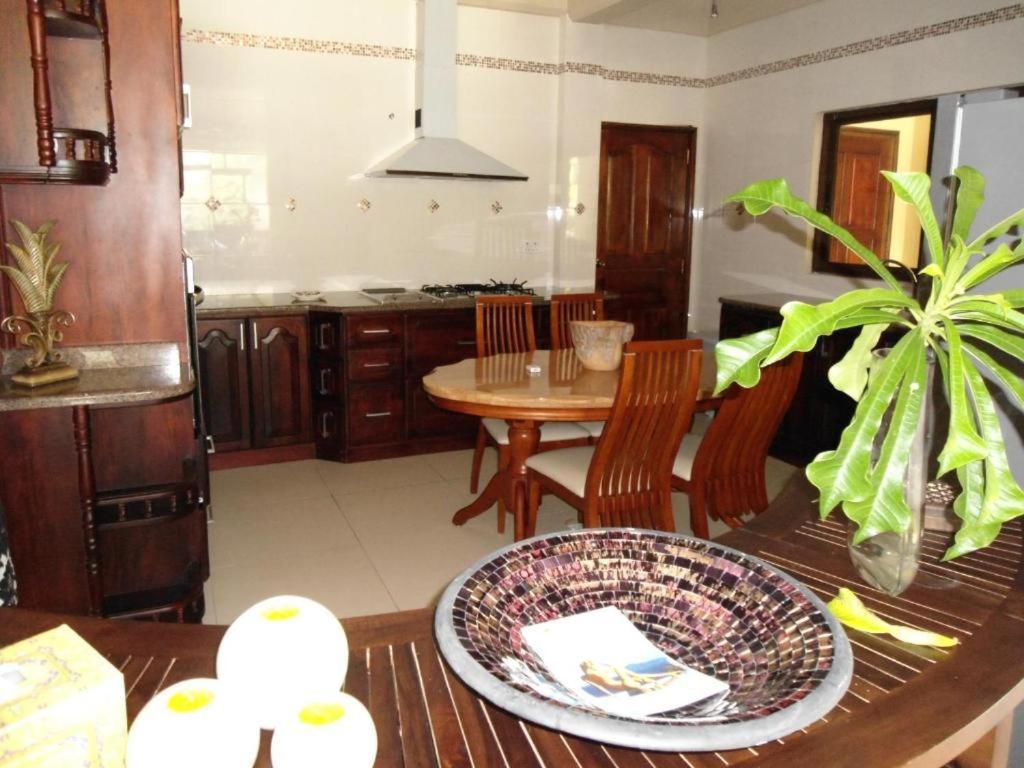Bayview Villa -Sea Side Villa Anse Boileau Екстер'єр фото